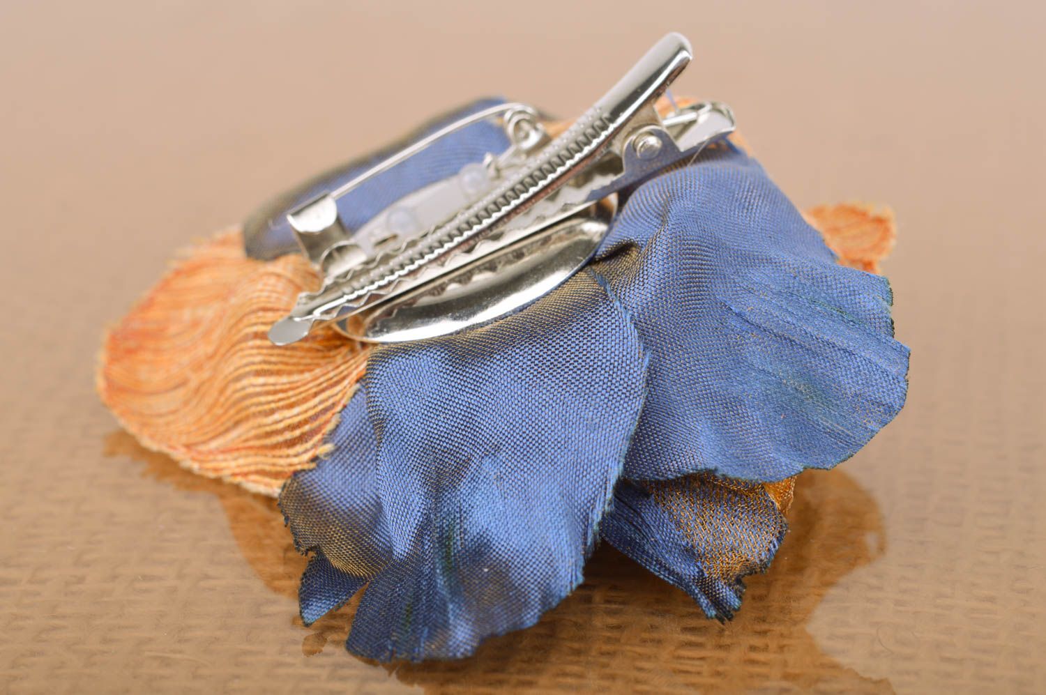 Текстильная брошь заколка с бисером ручной работы синяя кофейная оригинальная фото 5