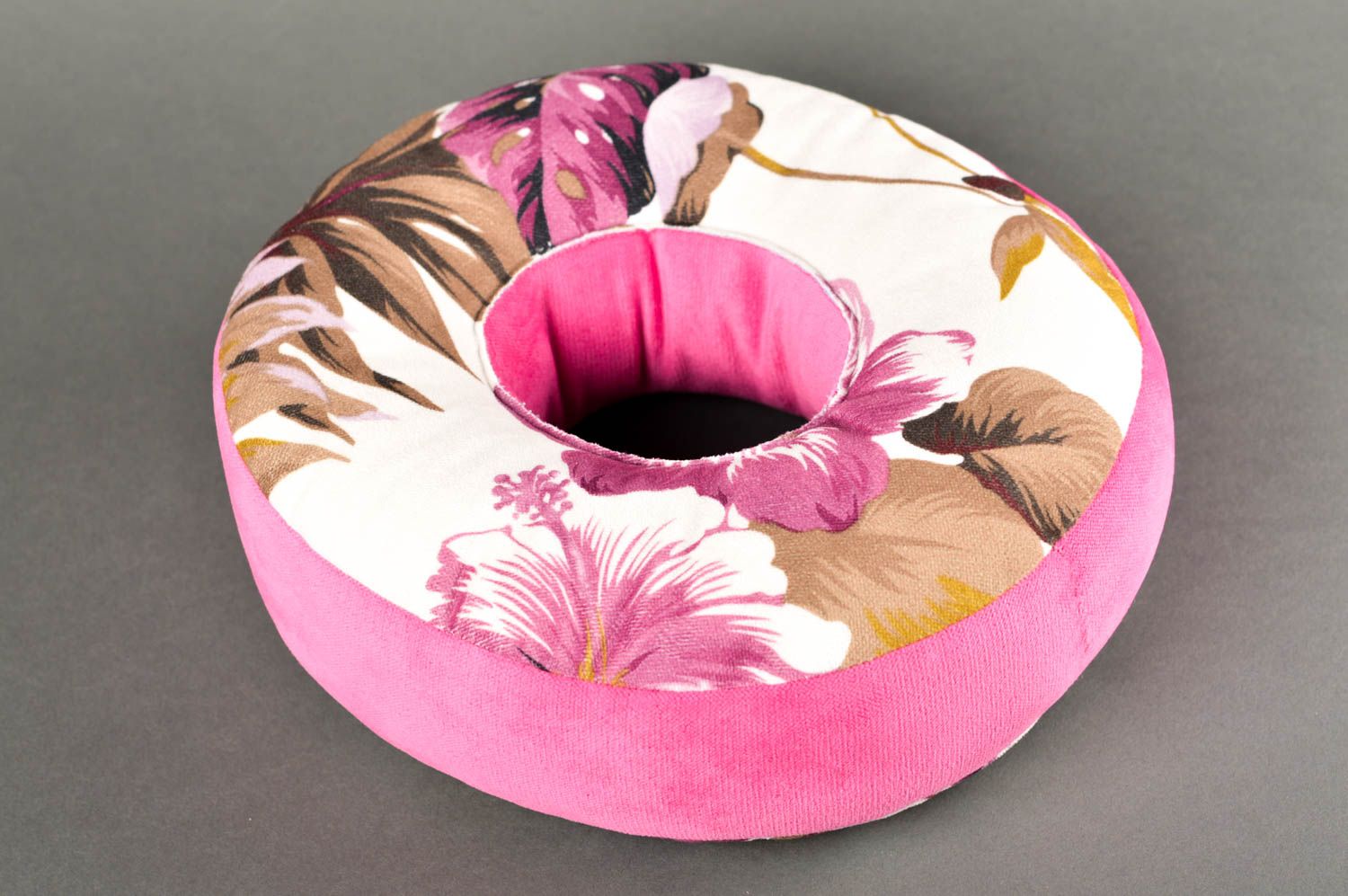 Декоративная подушка ручной работы подушка-буква О красивая подушка розовая фото 5