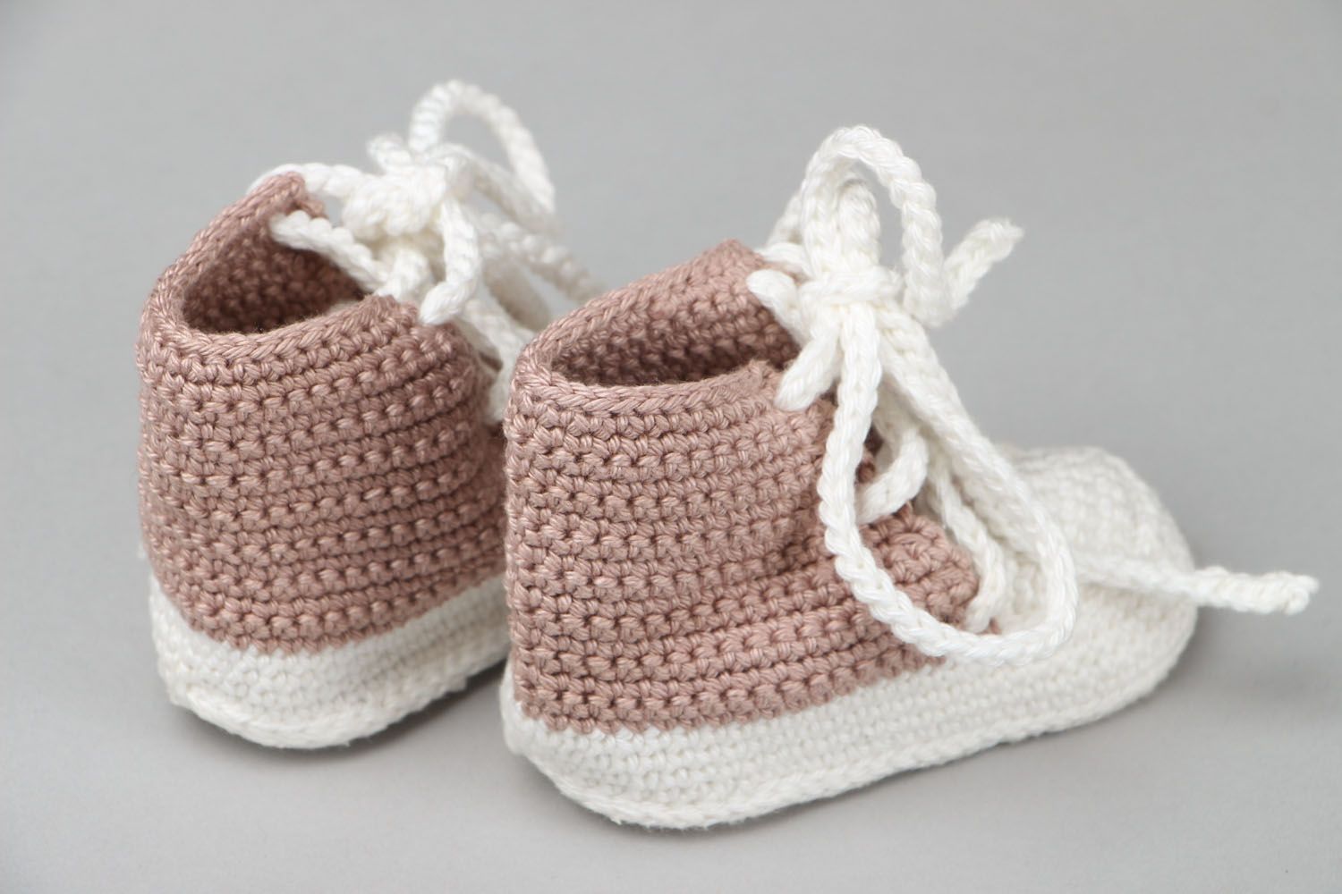 Crocheted shoes for dolls photo 3