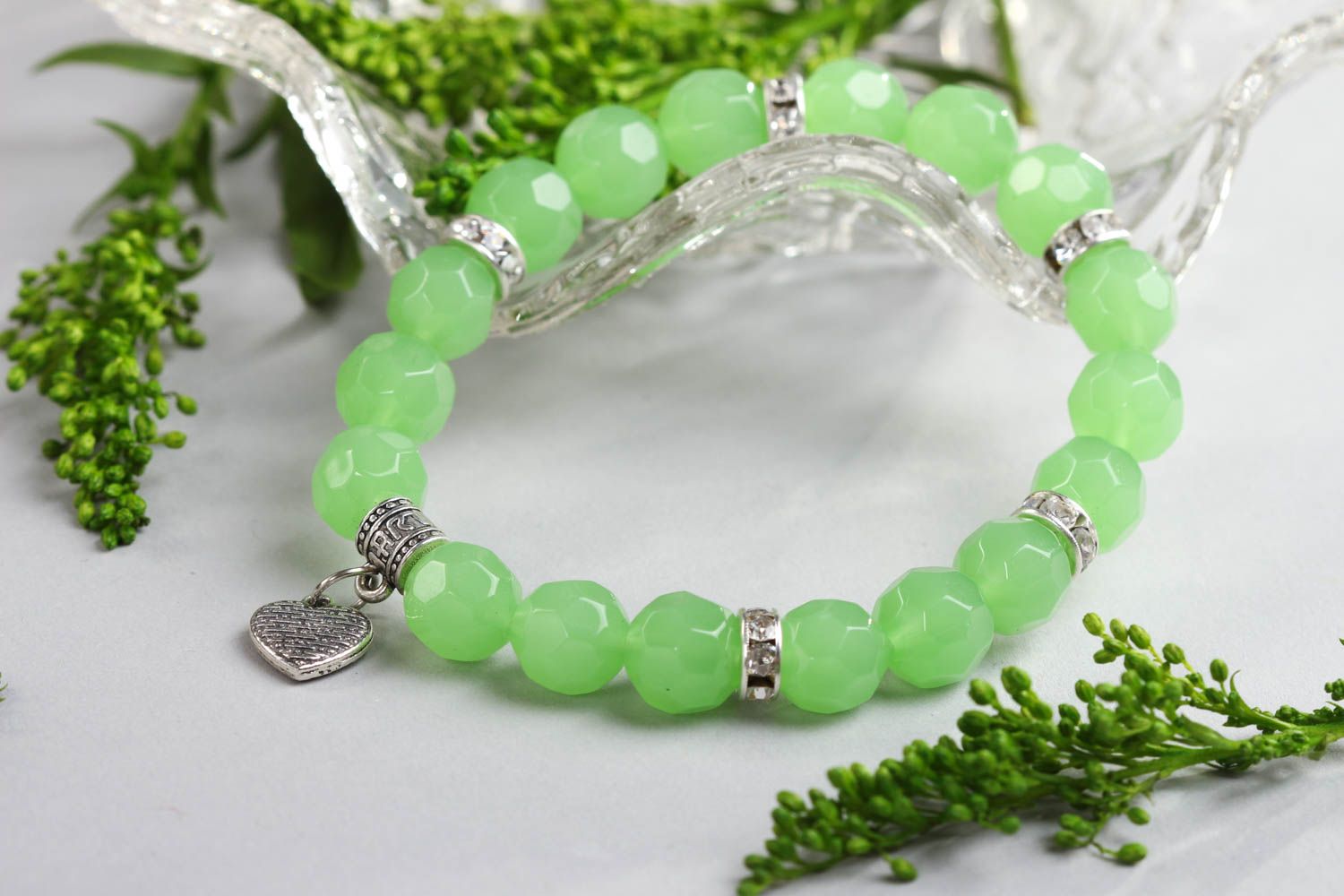 Light gemstone green beads bracelet with metal heart shape charms for women  photo 1