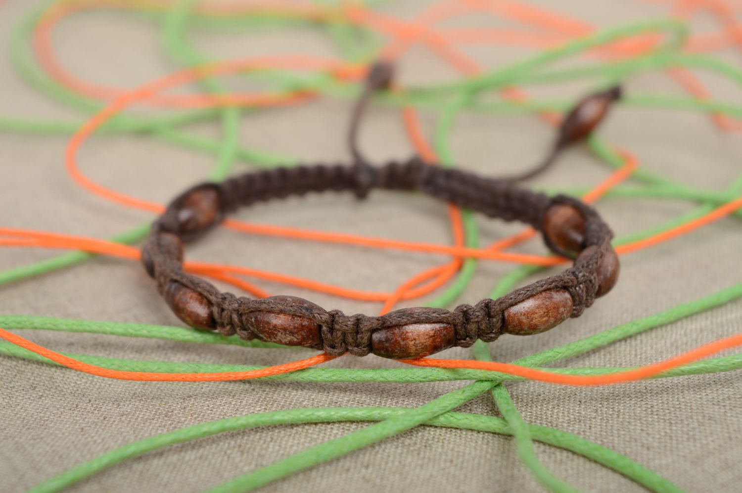 Bracelet en macramé tressé marron lacet ciré et perles en bois fait main photo 2