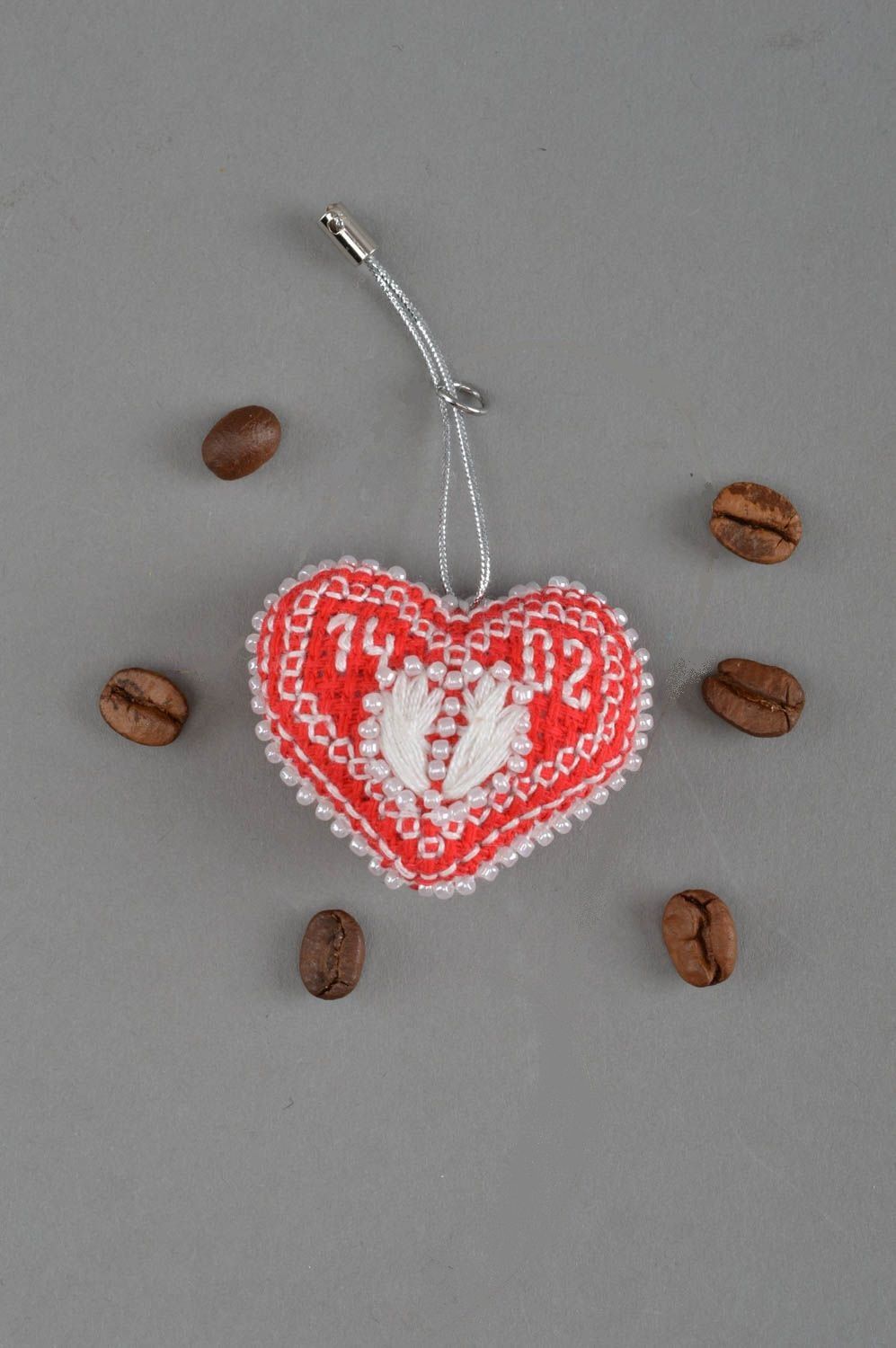 Porte-clefs en forme de coeur en canevas avec broderie fait main rouge photo 1