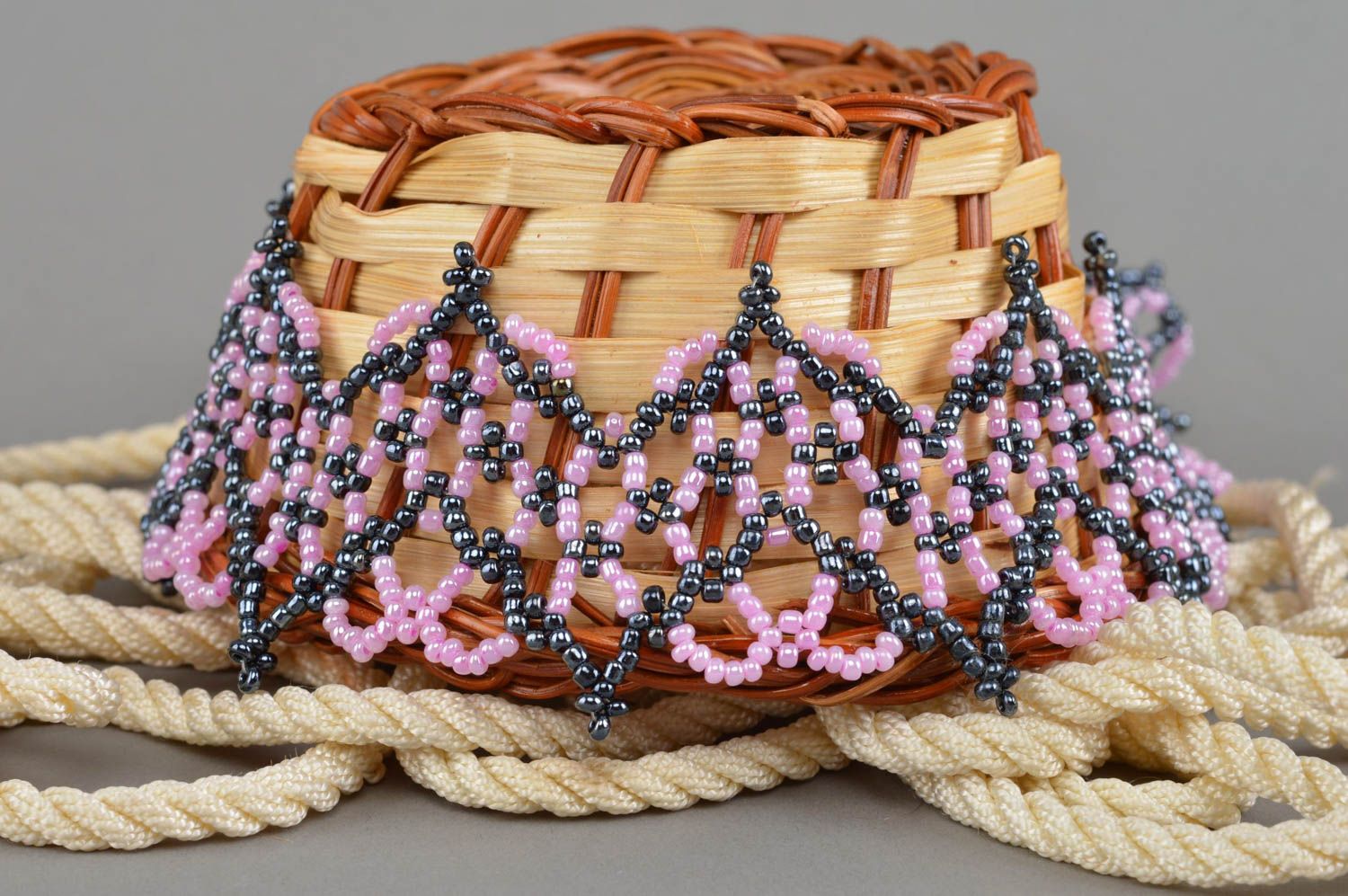 Designer Halskette aus Glasperlen in Lila schön geflochten handmade Collier foto 1