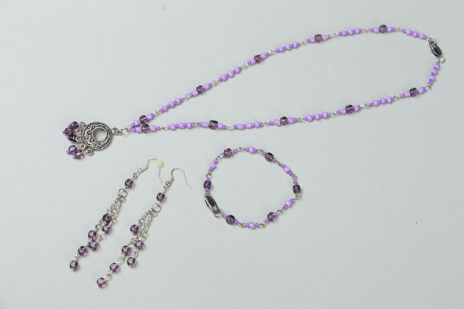 Boucles d'oreilles et bracelet artisanaux avec collier Lilas photo 1