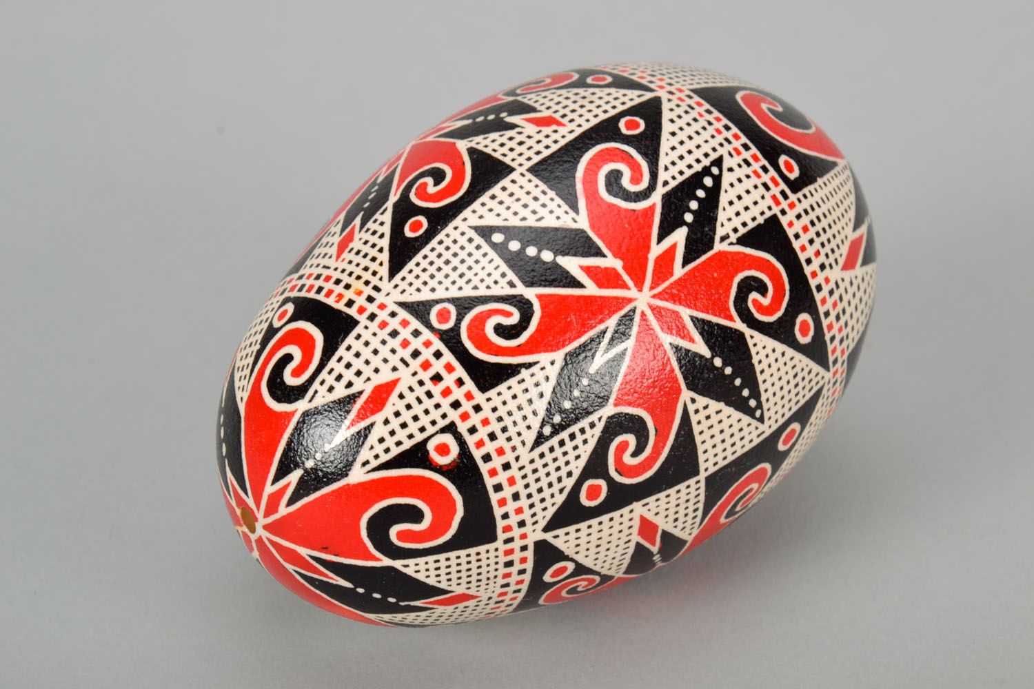 Oeuf de Pâques décoratif fait main original peint avec bel ornement ethnique photo 4