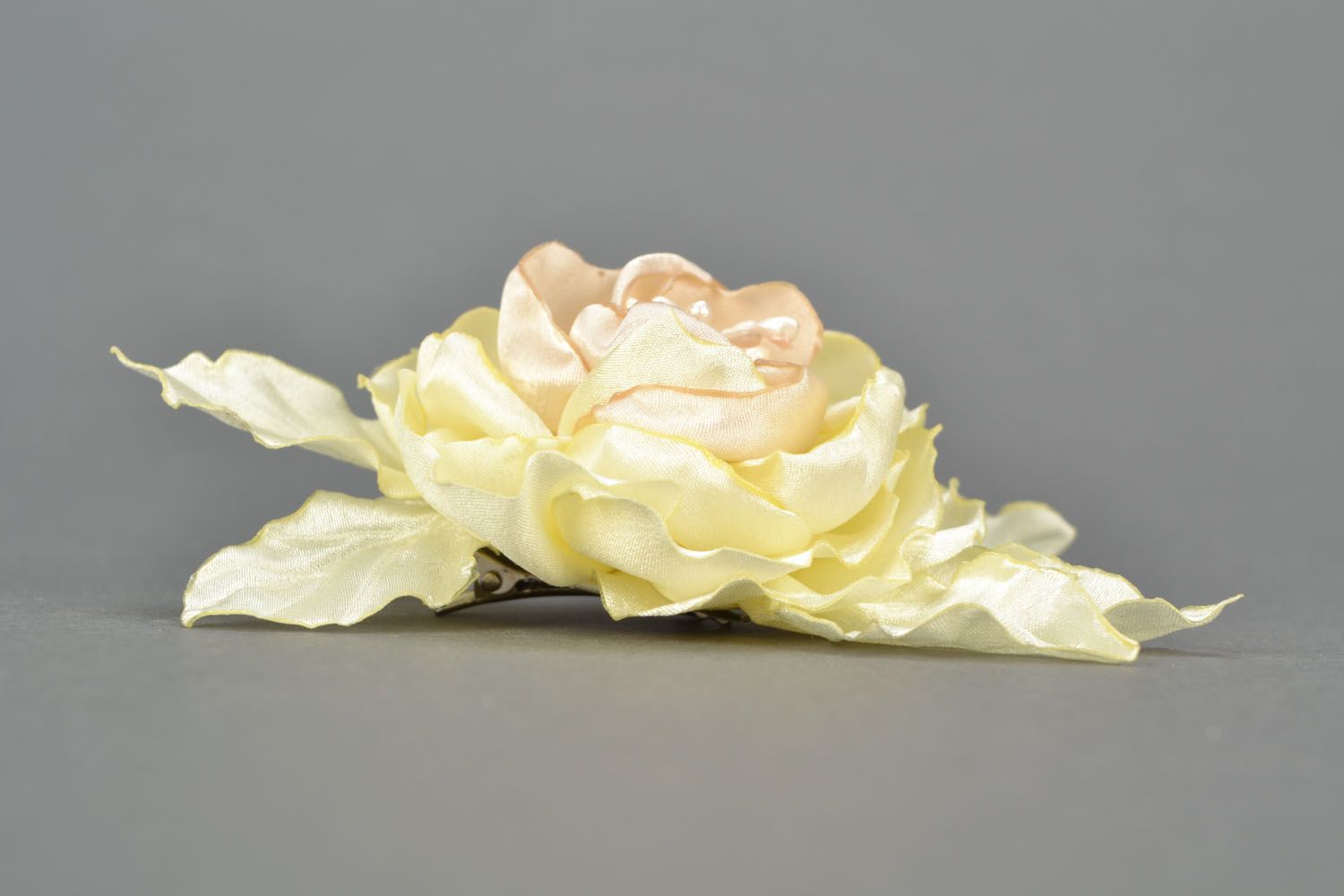Broche et barrette à cheveux en forme de fleur photo 4