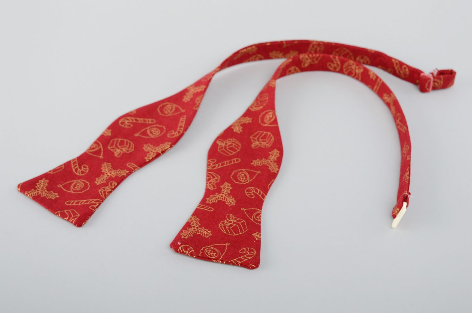 Red fabric bow tie with print photo 2