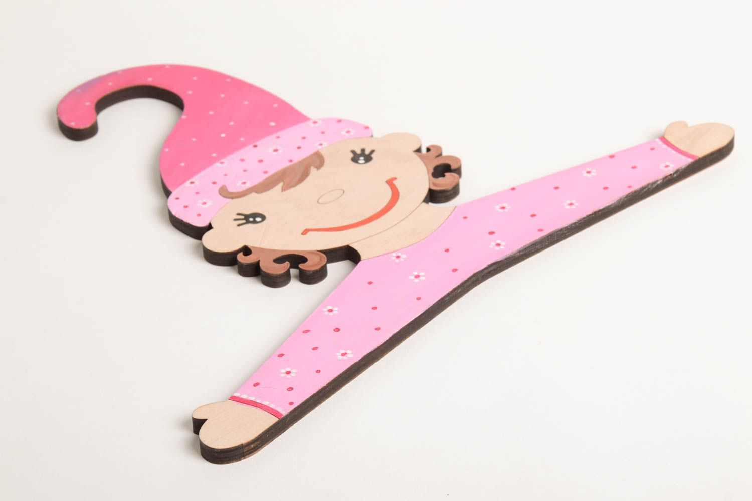 Percha infantil artesanal accesorio para niño regalo original con forma de niña foto 3