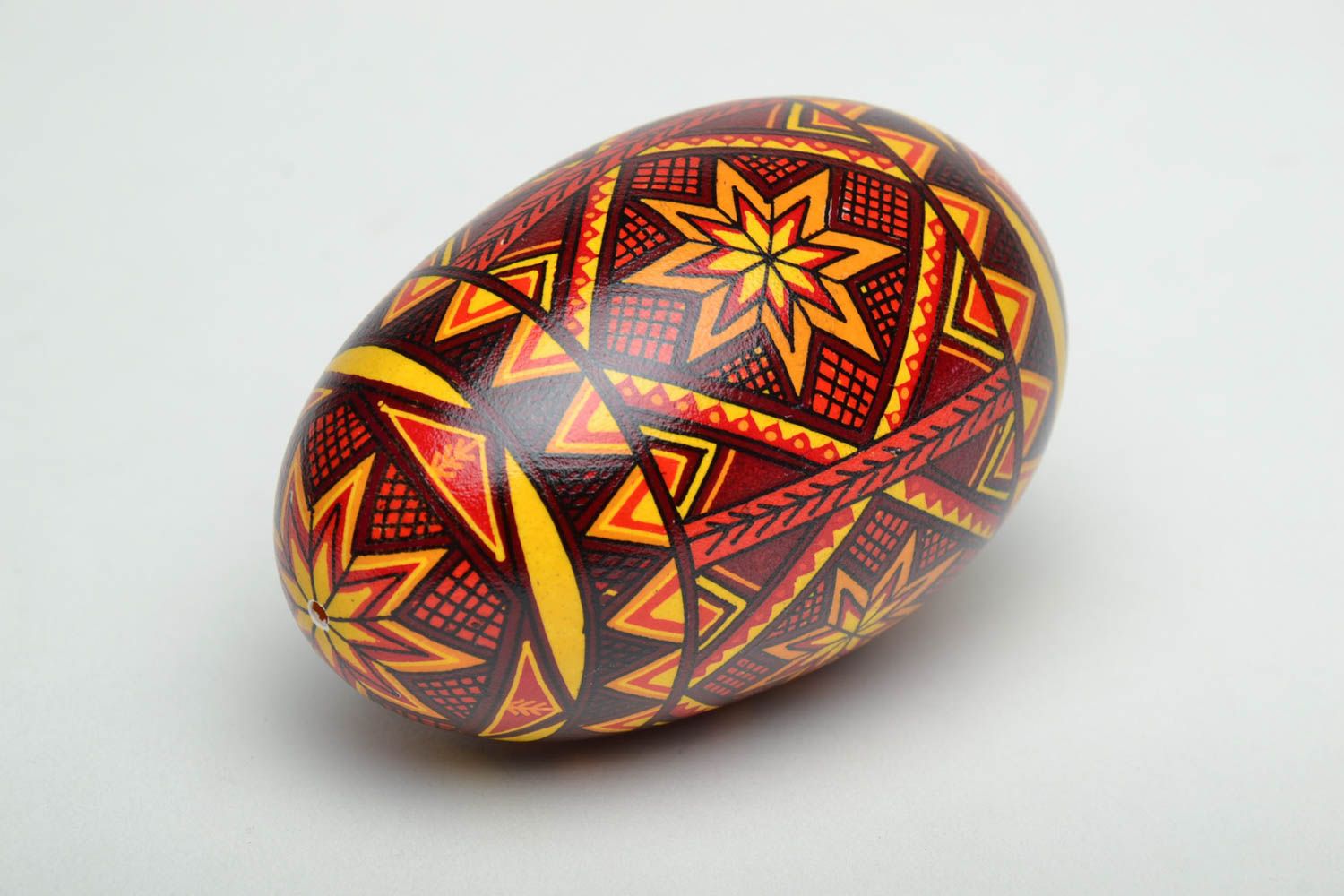 Oeuf de Pâques peint à l'aniline et cire aux motifs traditionnels pysanka photo 4