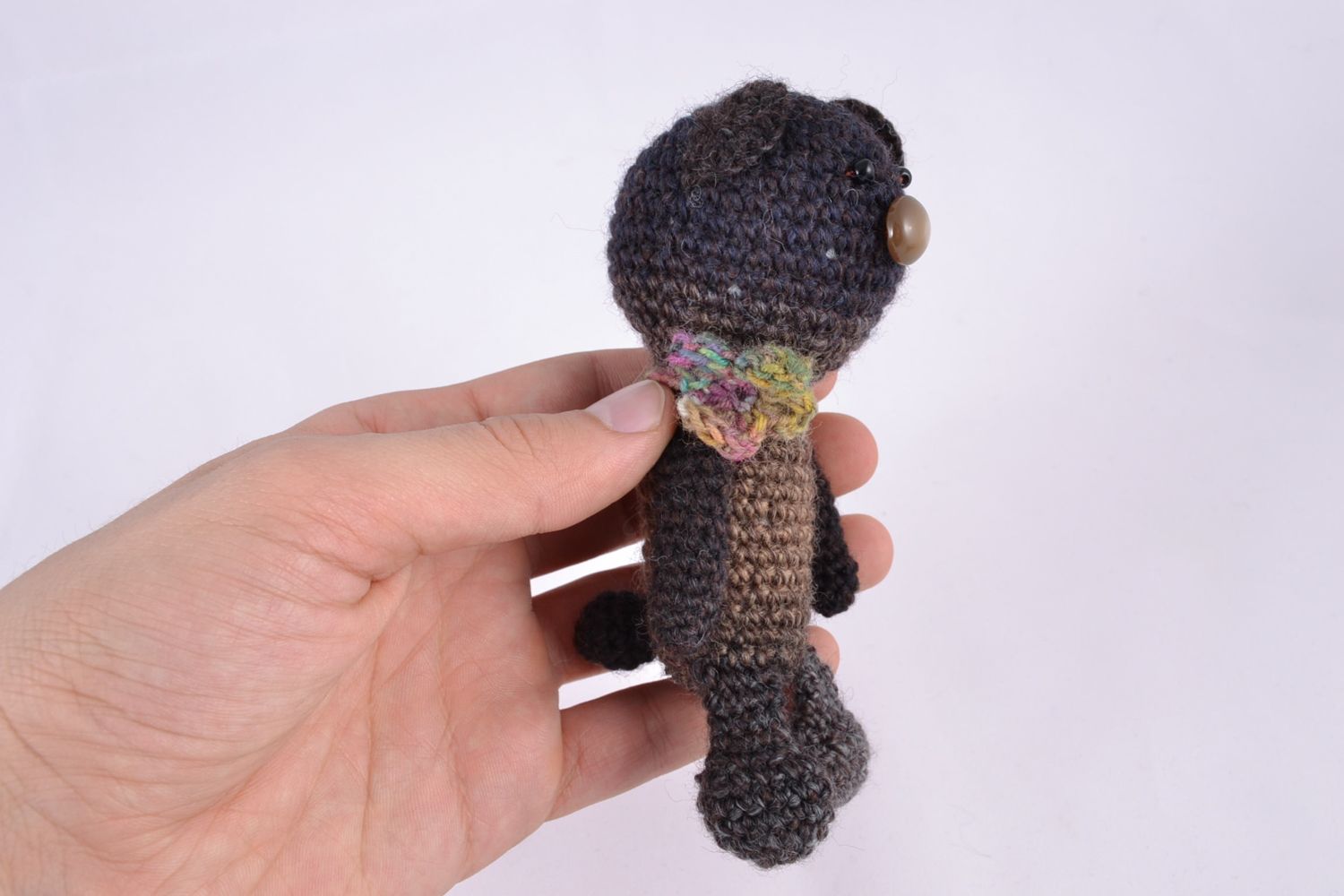 Giocattolo a maglia fatto a mano pupazzo morbido a forma di orsetto scuro foto 3