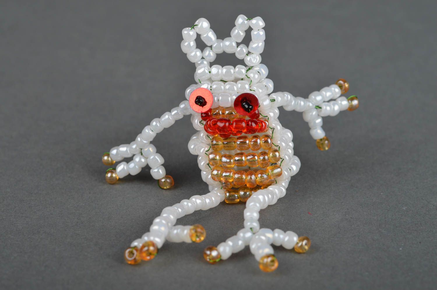 Petite marionnette à doigt en perles de rocaille faite main grenouille blanche photo 3