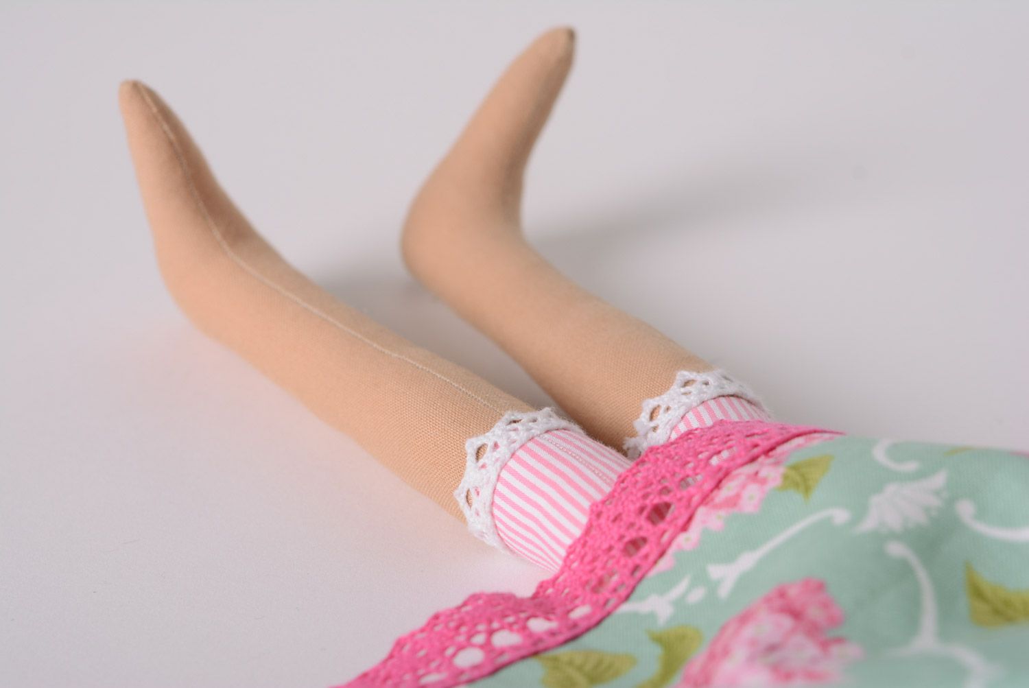 Игрушка кукла из ткани с длинной косой в платье красивая ручной работы милая фото 4