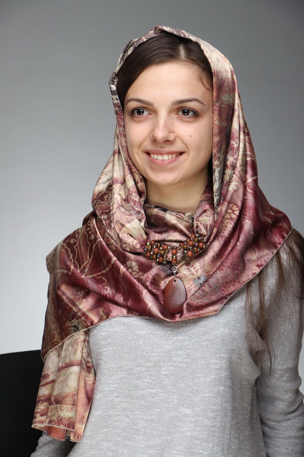 Thin scarf with natural stones photo 4