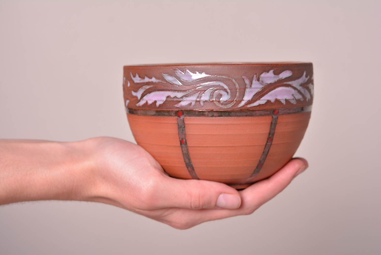 Ciotola in ceramica fatta a mano ciotola decorativa con ornamento bello foto 2