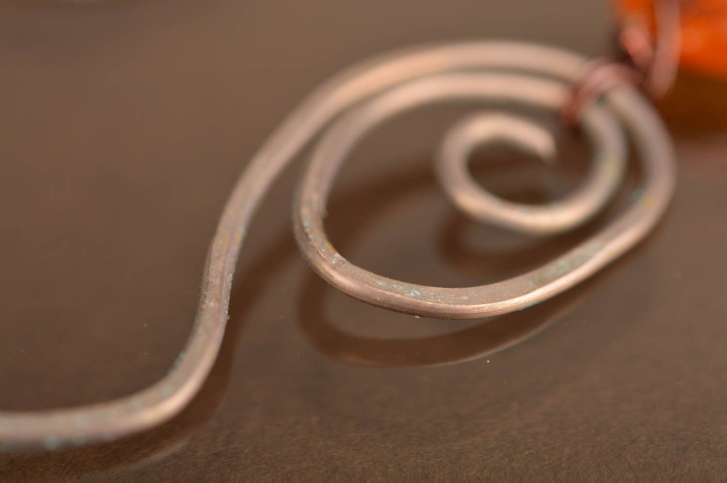 Длинные серьги из металла ручной работы натуральным камнем с янтарем авторские фото 4