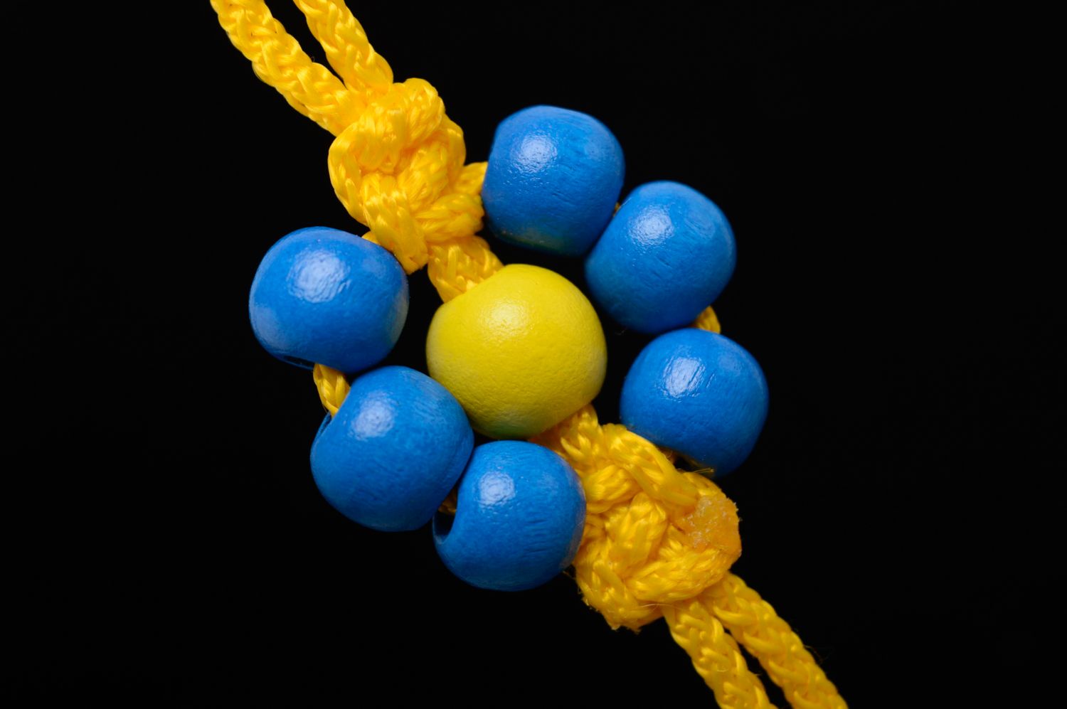 Porte-clefs tressé à la main en cordon ciré et perles en bois étroit jaune bleu  photo 5