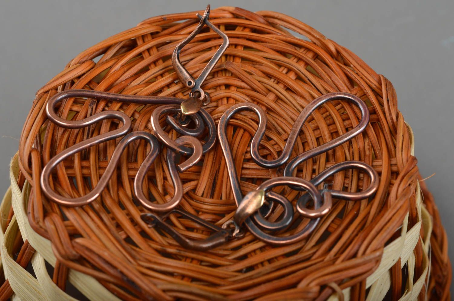 Ungewöhnliche Designer Ohrringe aus Kupfer stilvoll künstlerische Handarbeit foto 2