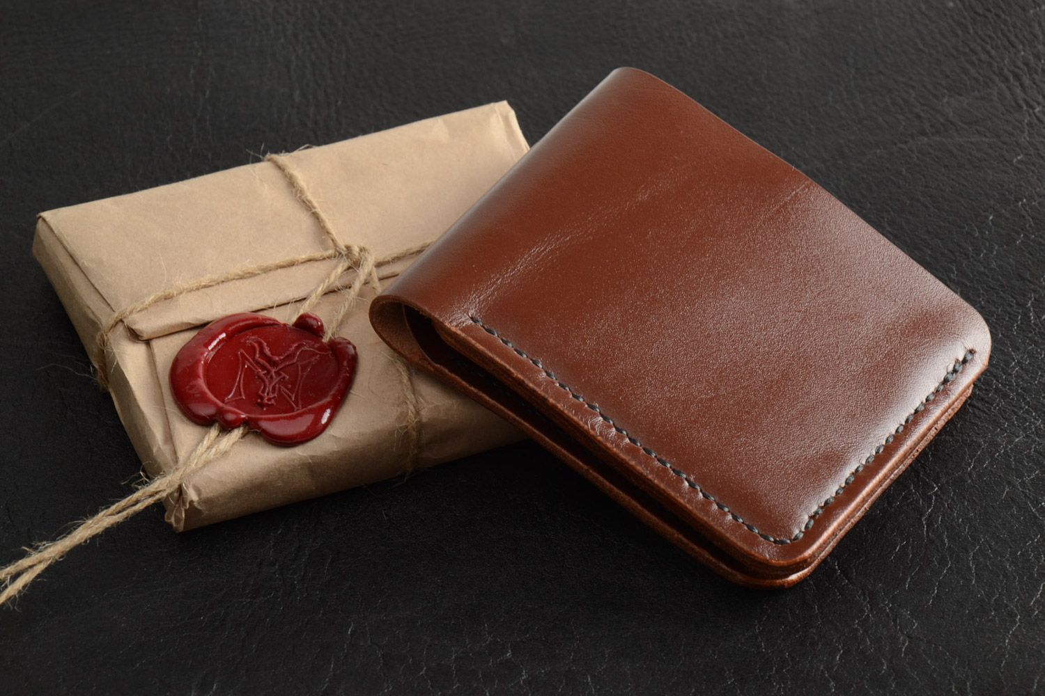 Handgemachte Geldbörse aus Leder in Braun für Mann stilvoll künstlerisch elegant foto 1
