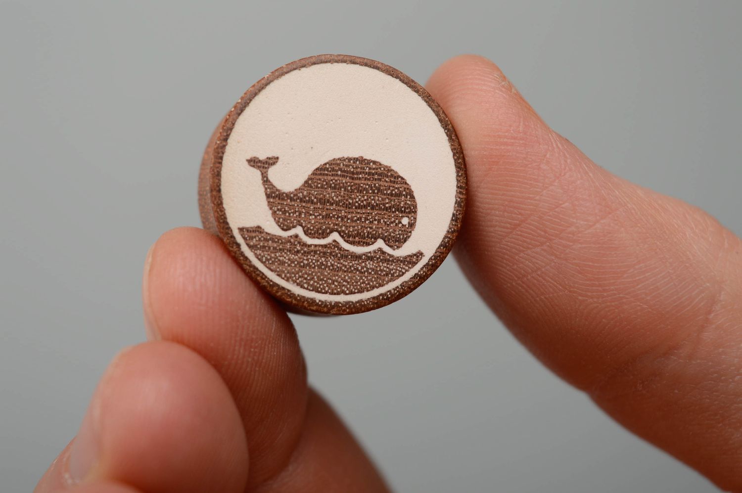 Sapele wood ear plugs with image of whales photo 3
