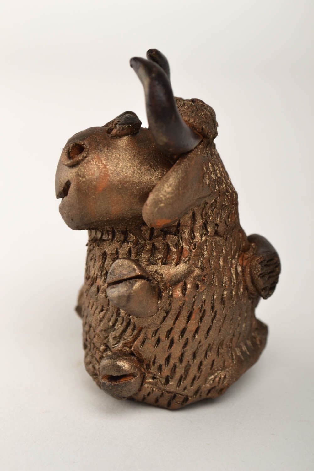 Statuetta mucca in argilla fatta a mano figurina decorativa in ceramica 
 foto 3
