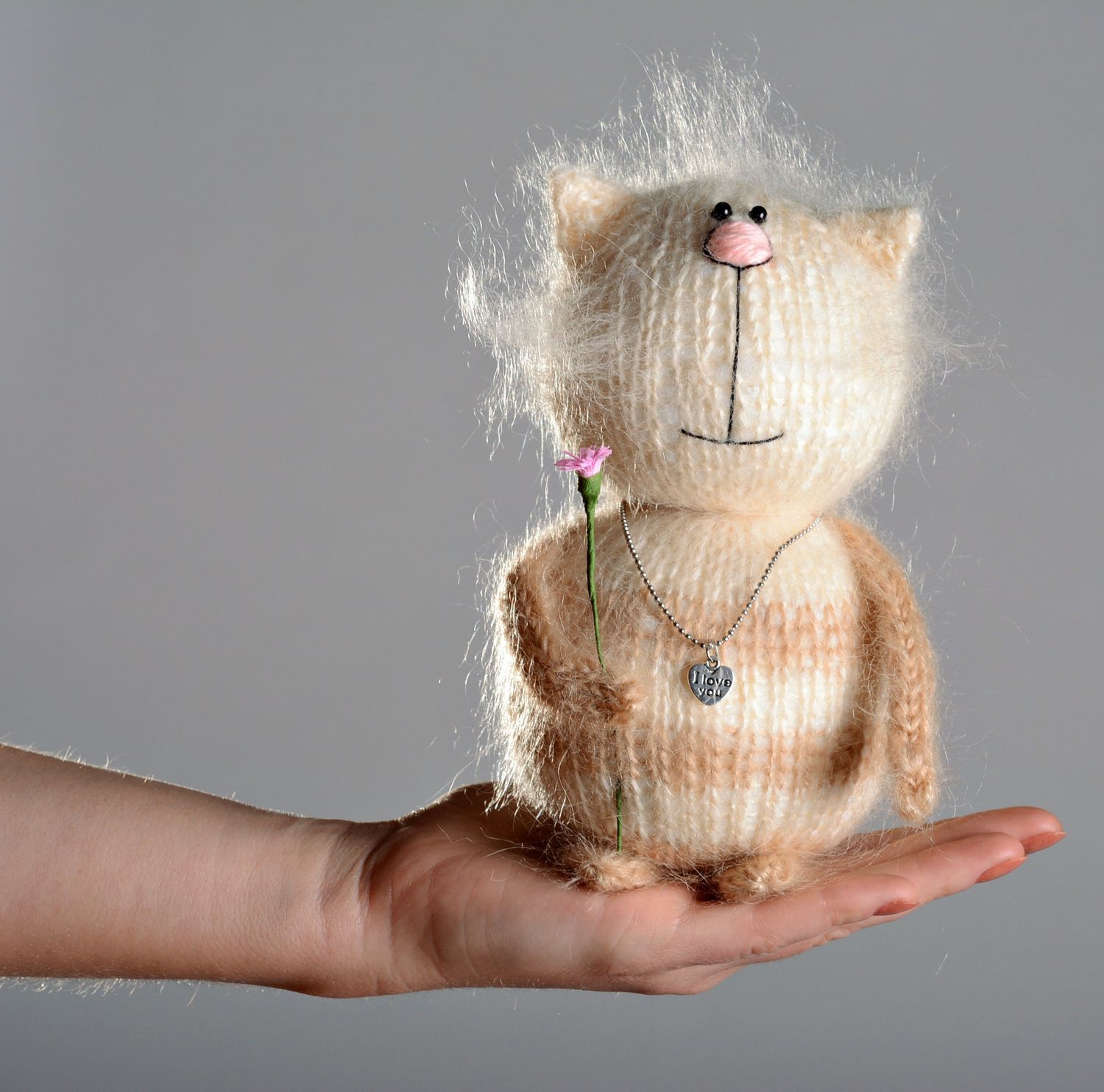 Knitted toy Cat in Love photo 2