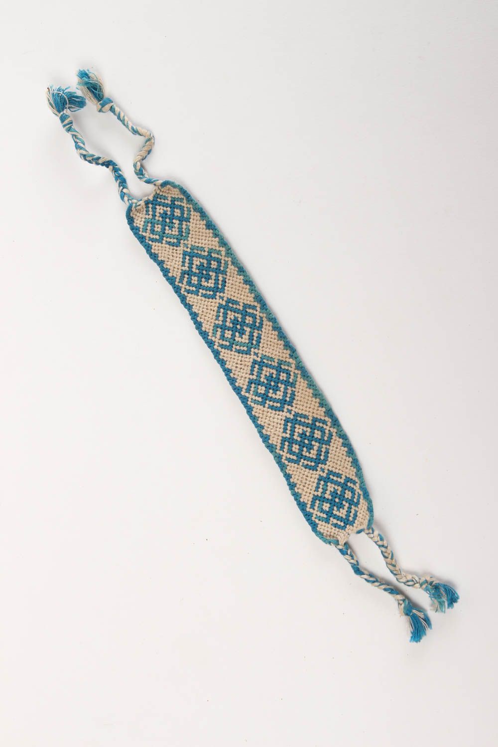 Bracelet large Bijou fait main tressé en fils bleu-blanc à motif Cadeau femme photo 2