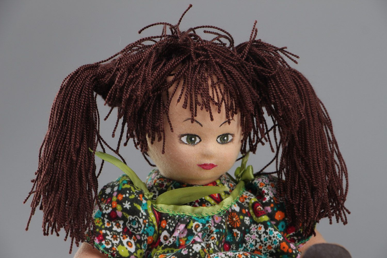 Designer handgemachte Puppe aus Stoff mit Kunstdaune im bunten Kleid für Mädchen foto 3