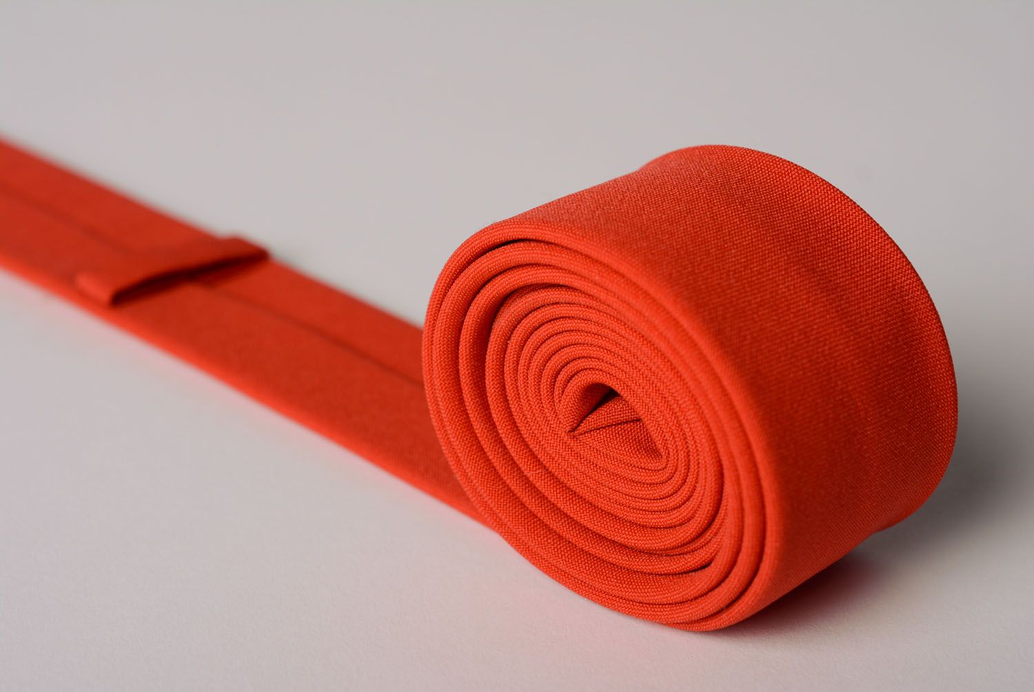 Cravate rouge en gabardine faite main photo 3