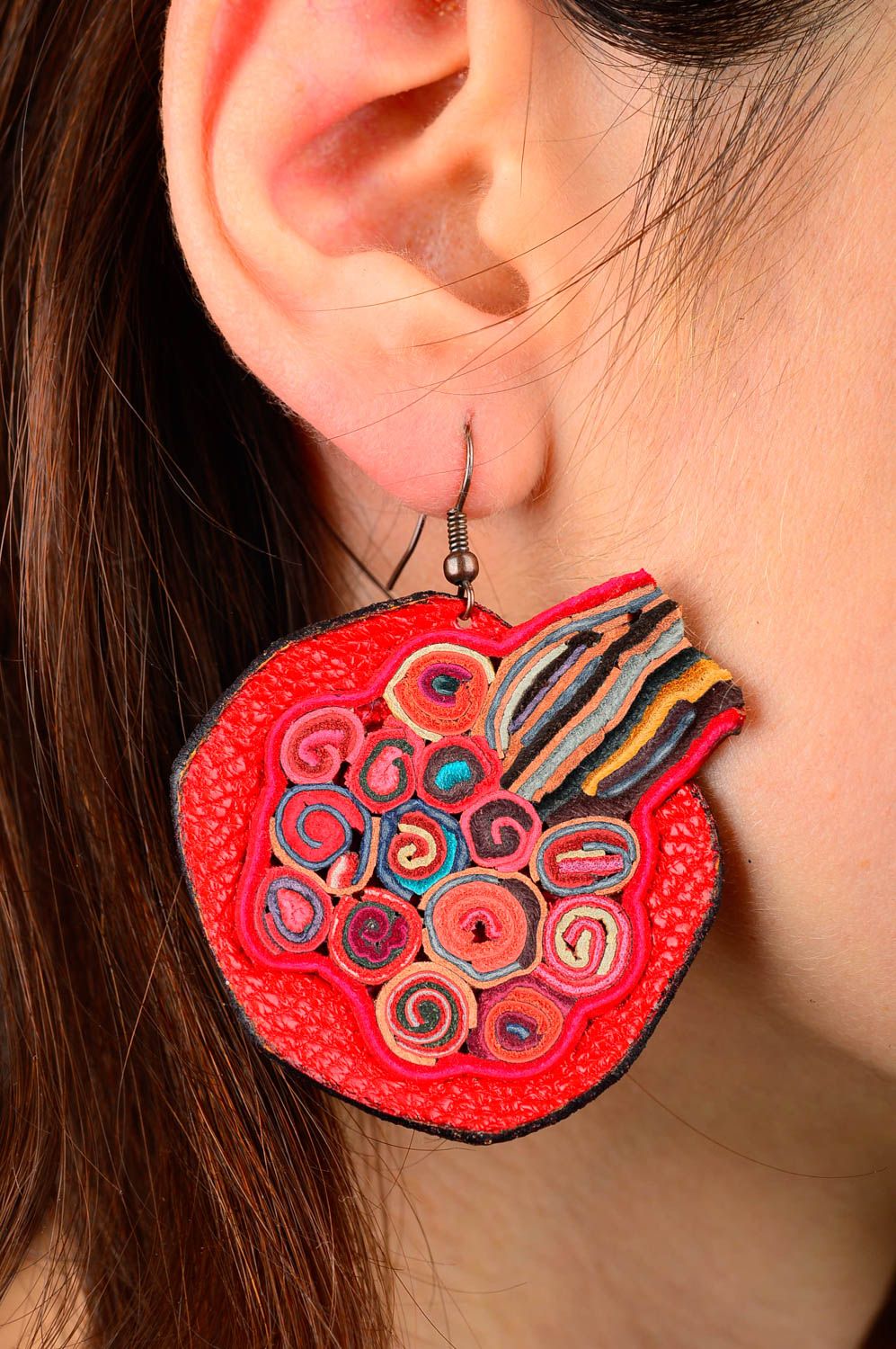 Boucles d'oreilles en cuir Bijou fait main rouges originales Cadeau pour femme photo 1