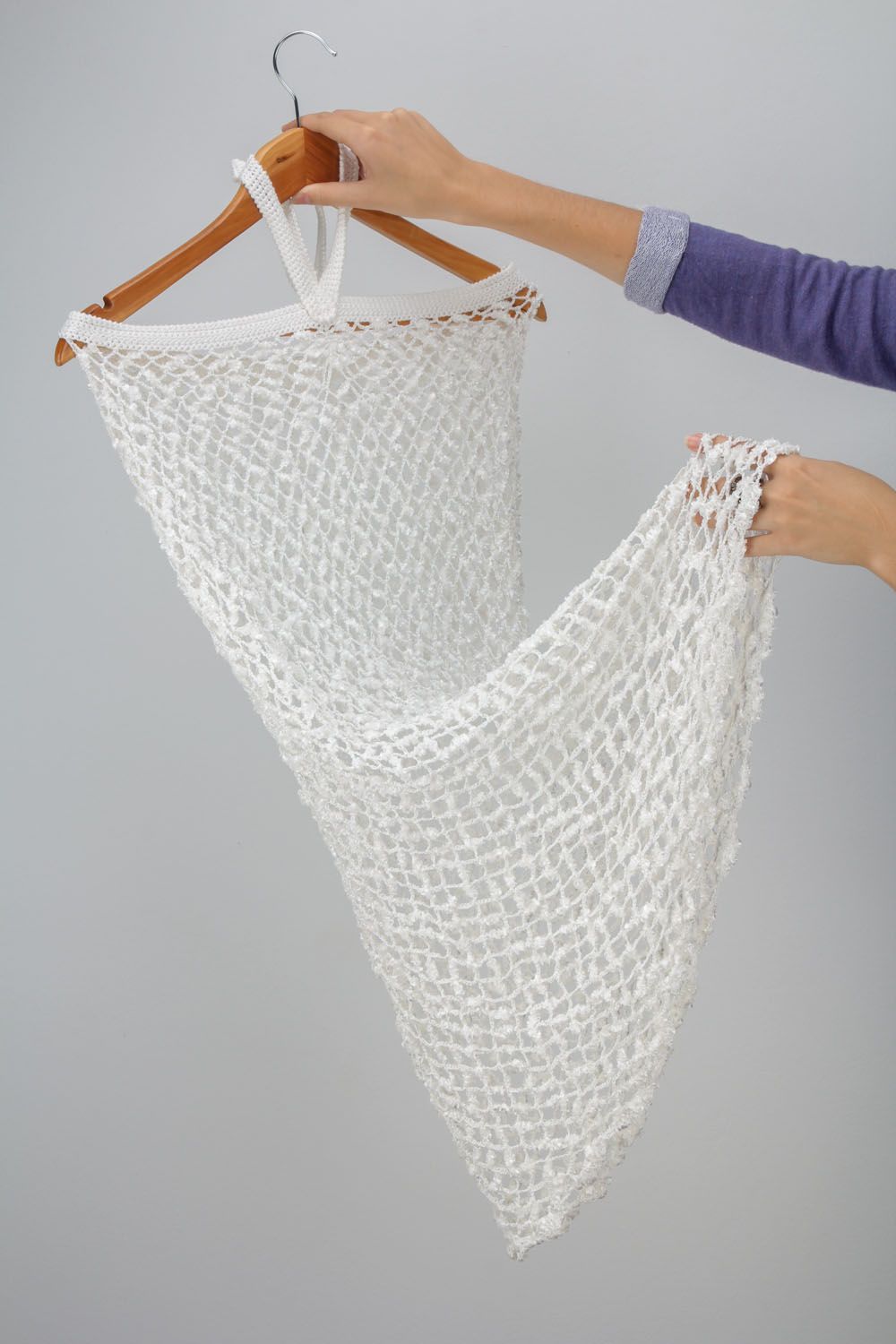 Courte robe blanche tricotée au crochet faite main originale estivale ajourée photo 3