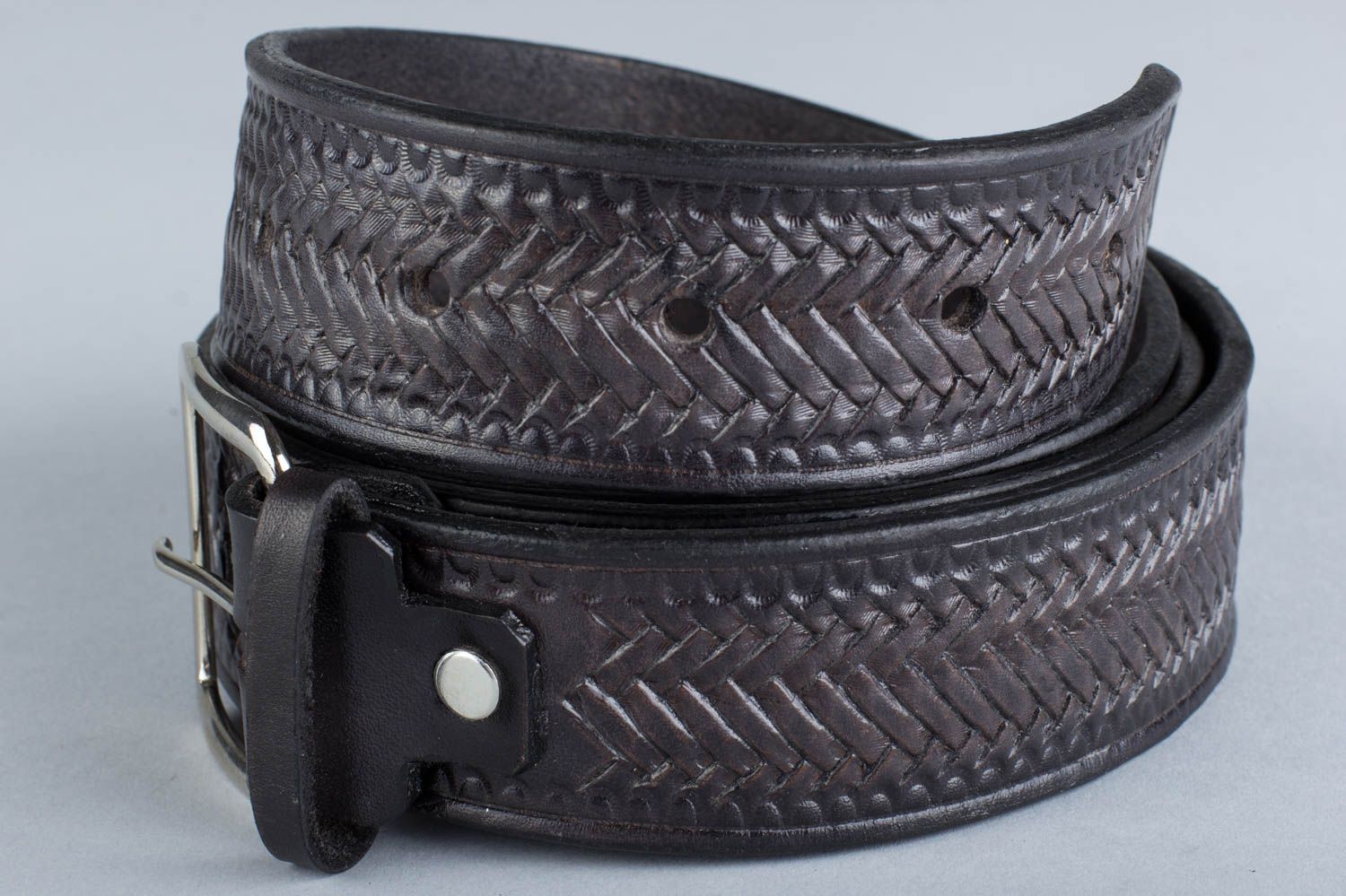 Handmade black natural leather belt with metal buckle and embossing for men photo 4
