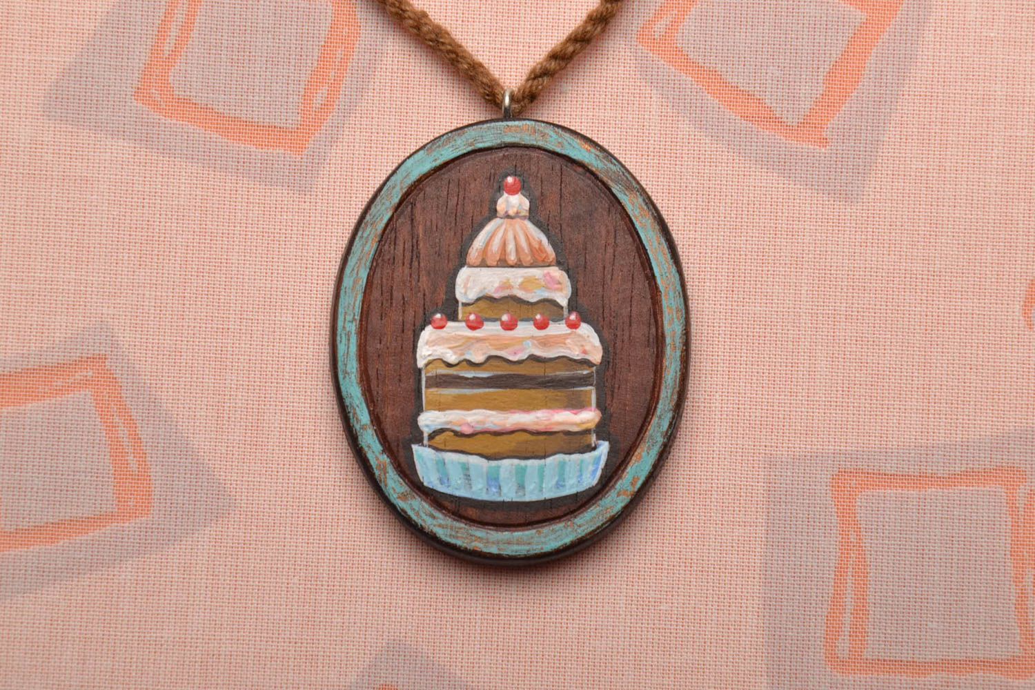 Round wooden pendant with painting photo 1