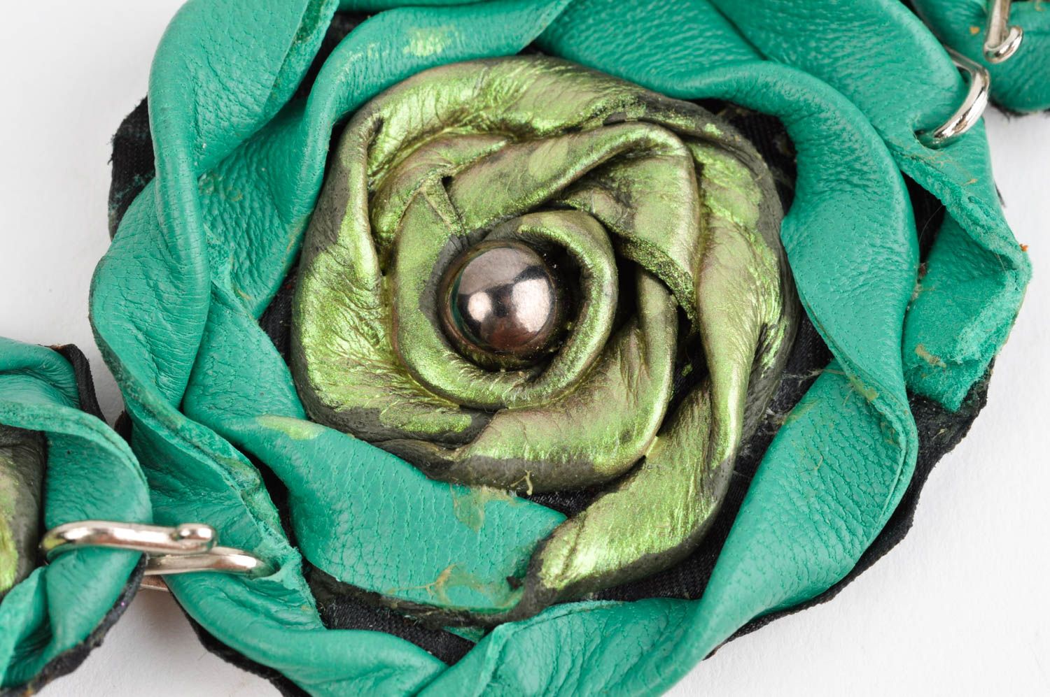 Кожаное колье подарок ручной работы колье с розами массивное ожерелье изумруд фото 5