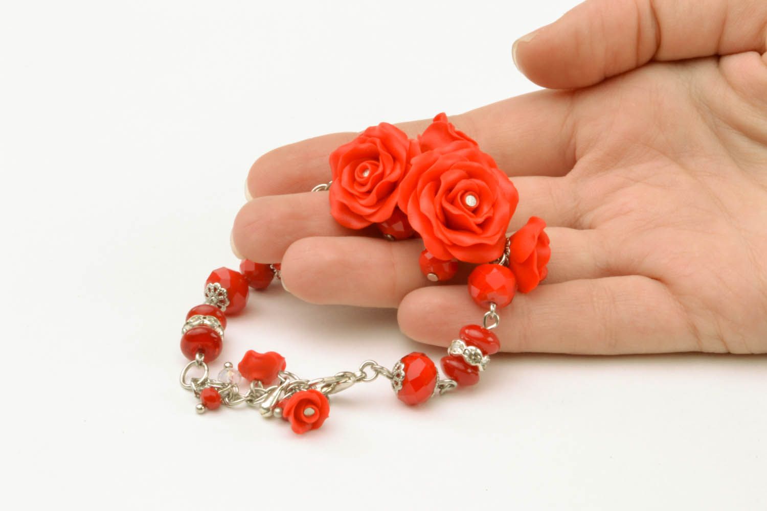 Bracelete artesanal Rosas vermelhas de argila de polímero foto 6