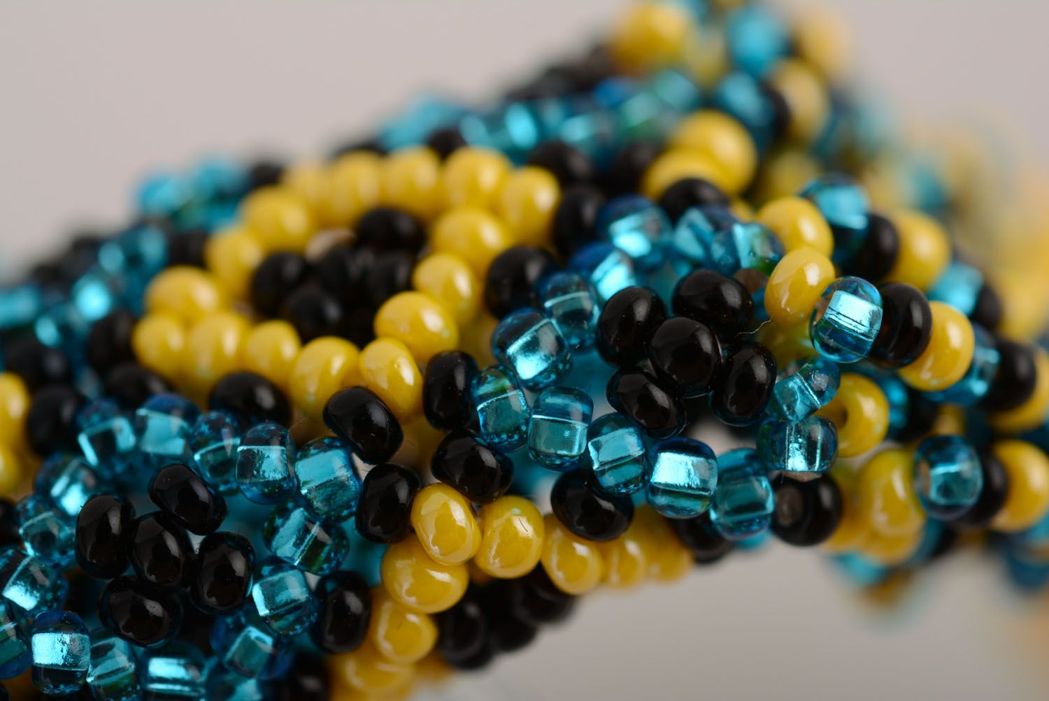 Bracelet en perles de rocaille ethnique bleu jaune noir photo 5