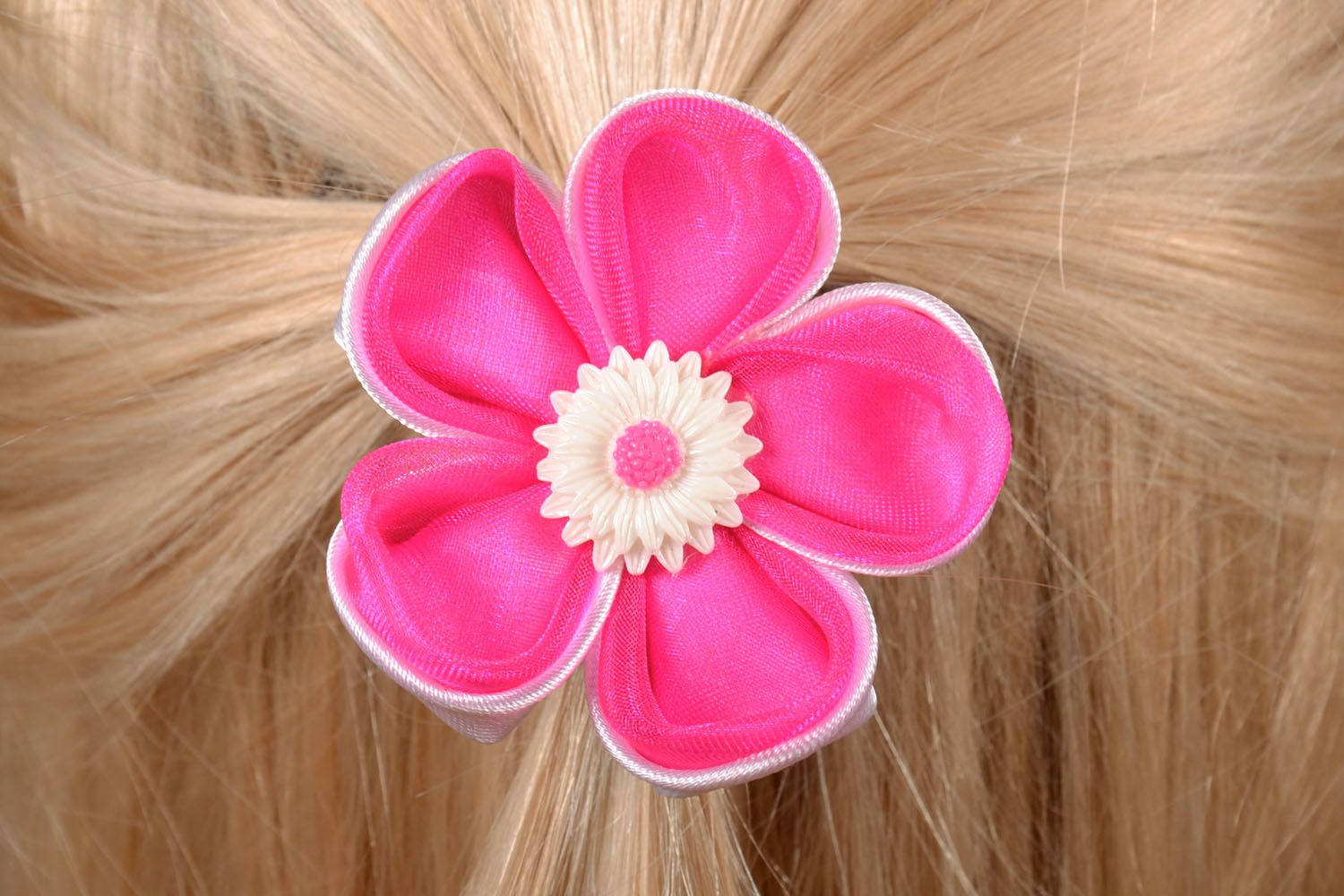 Gomita para el pelo hecha de raso rosado foto 1