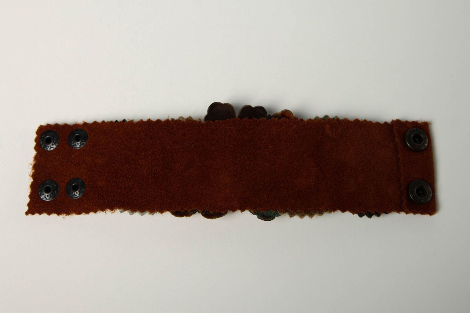 Pulsera de cuero hecha a mano accesorio para mujer bisutería artesanal  foto 5