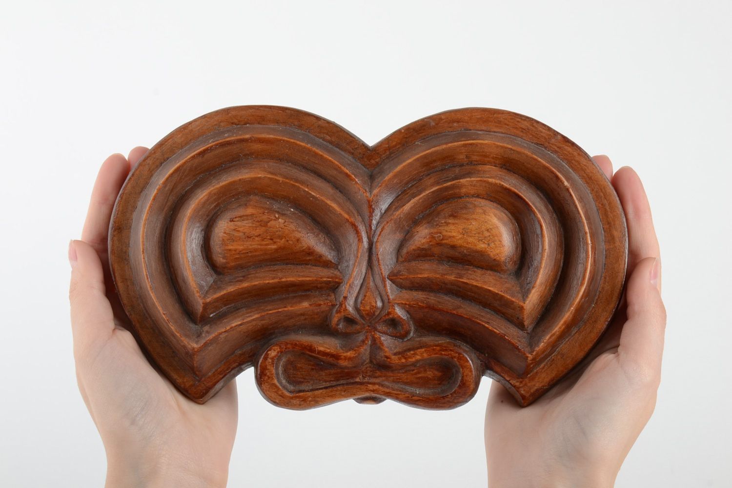 Masque à suspendre en bois fait main taillé original écologique décoration photo 5