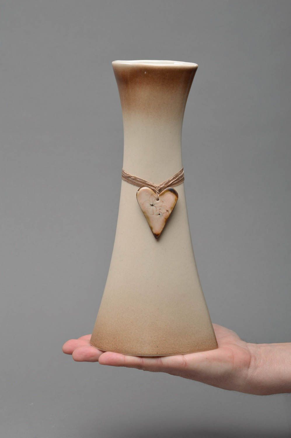 11 inches beige color with molded heart ceramic decorative vase 1,66 lb photo 4