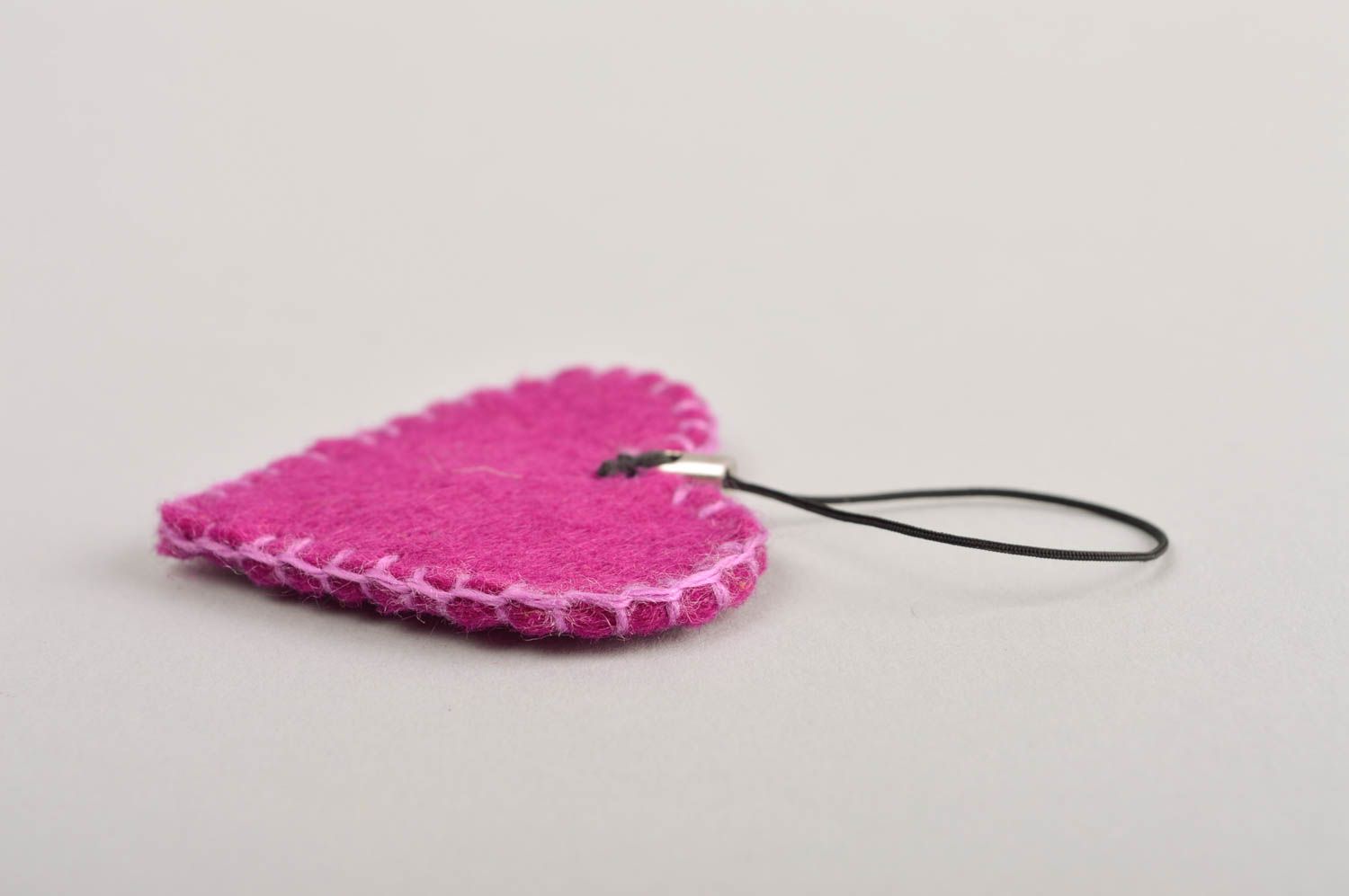 Подарок ручной работы брелок на телефон брелок для ключей розовое сердечко фото 3