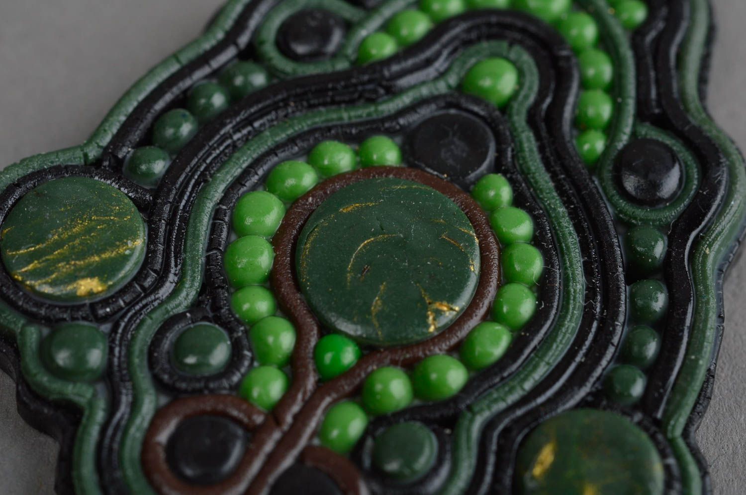 Boucles d'oreilles en pâte polymère pendantes faites main Chemins verts photo 4