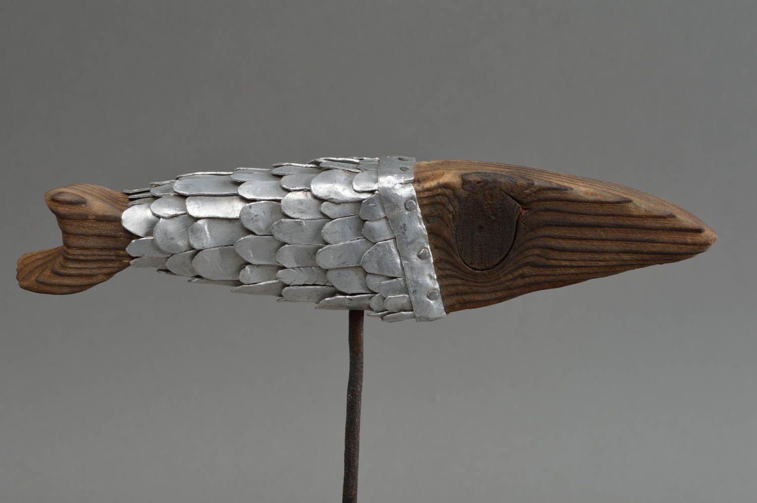 Deko aus Naturmaterialien geschnitzte Holzfigur Fisch Figur aus Holz Handarbeit foto 3