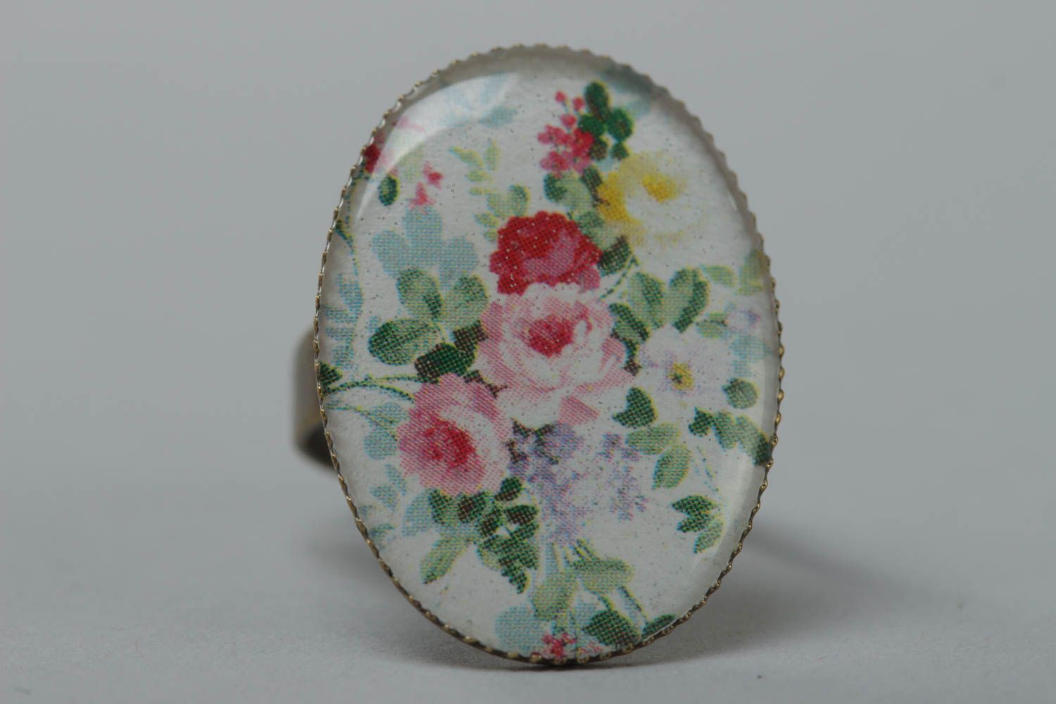 Handmade open glass glaze seal ring of oval shape with flowers photo 3
