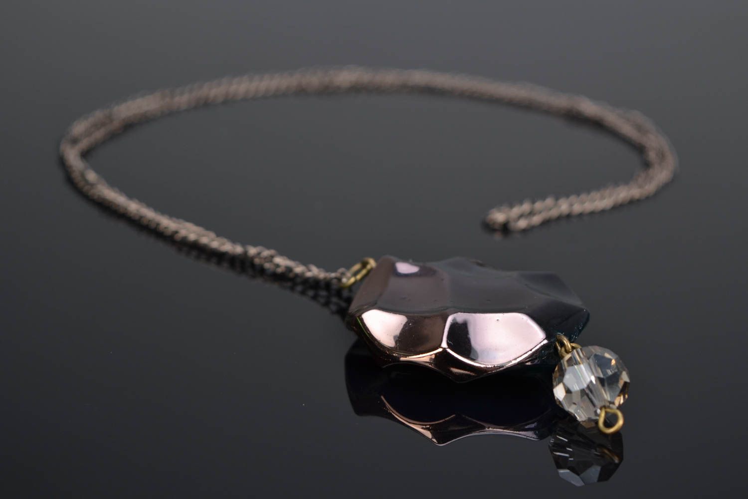 Plastic pendant with chain photo 1