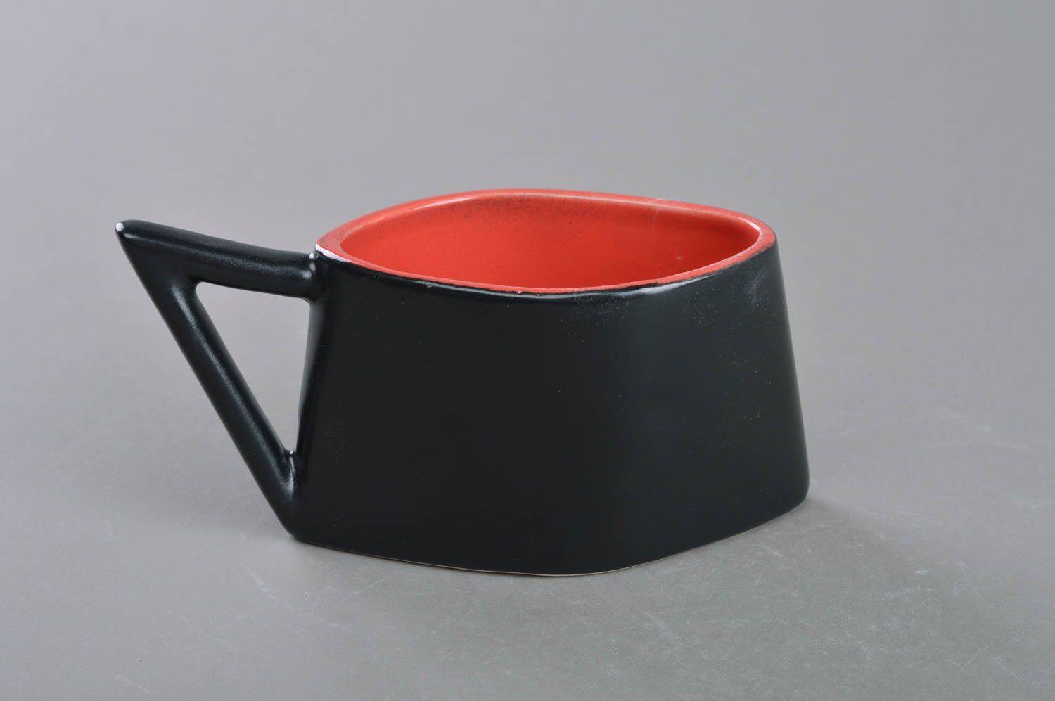 Unique art ceramic coffee cup in red and black color with triangle handle photo 1