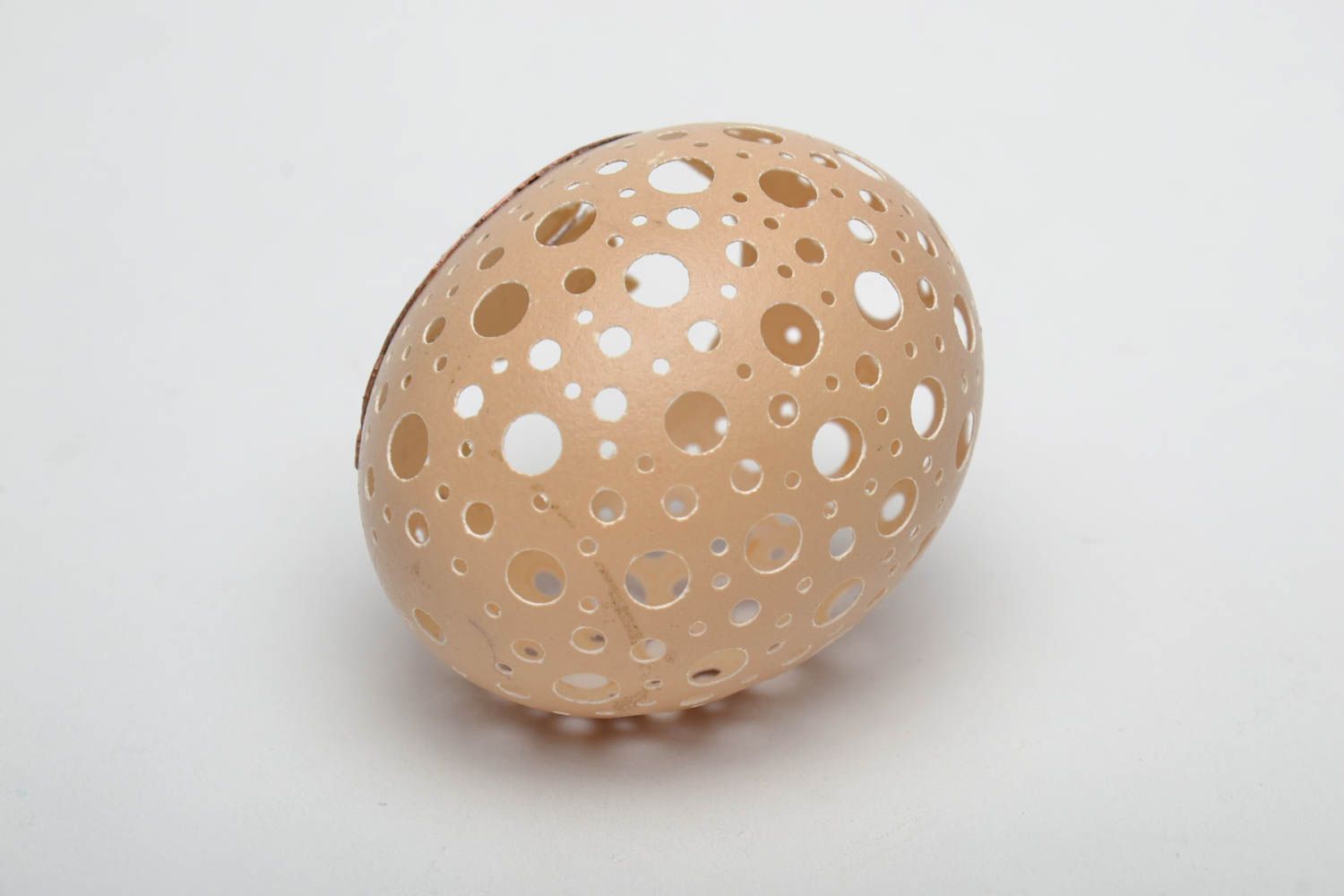 Engraved designer chicken egg with pattern photo 4