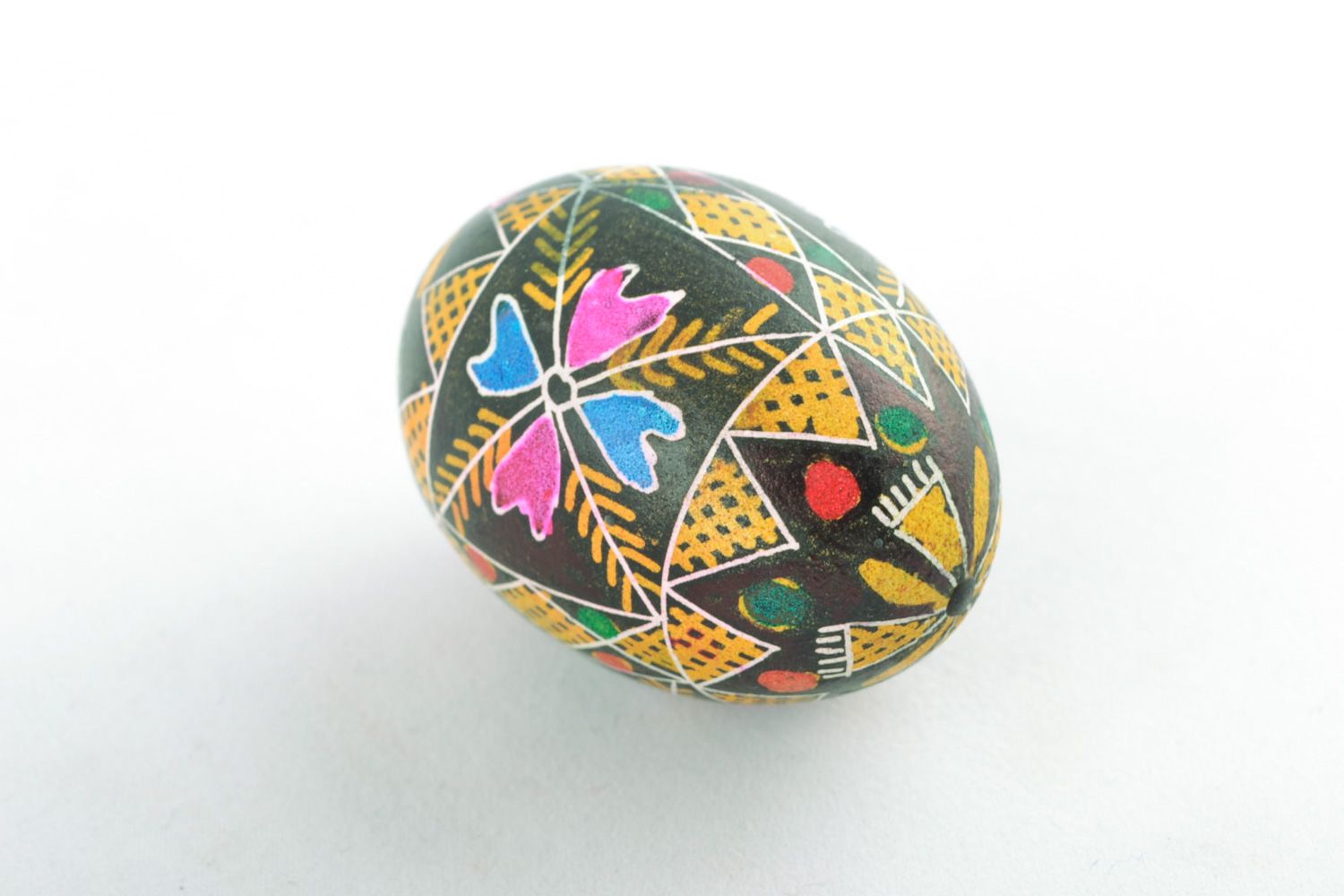 Handmade painted Easter egg with flowers photo 4