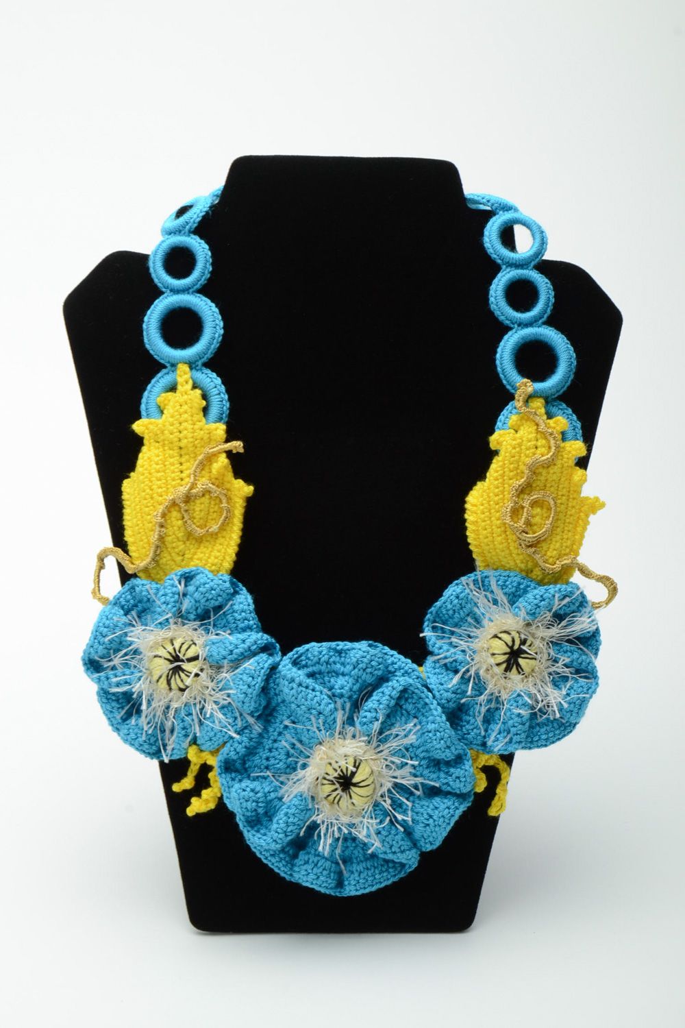 Collier tricoté en fils au crochet fait main massif bleu et jaune pour femme photo 1