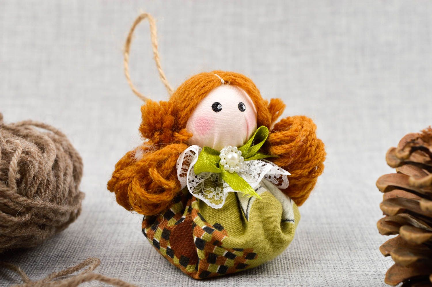 Кукла ручной работы декор для дома тряпичная кукла с петелькой и ароматом цветов фото 1