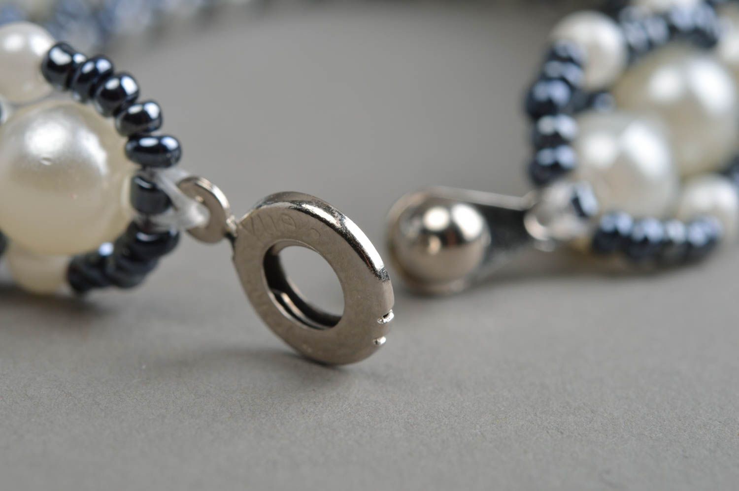 Bracelet en perles d'imitation fait main large bijou original pour femme photo 3